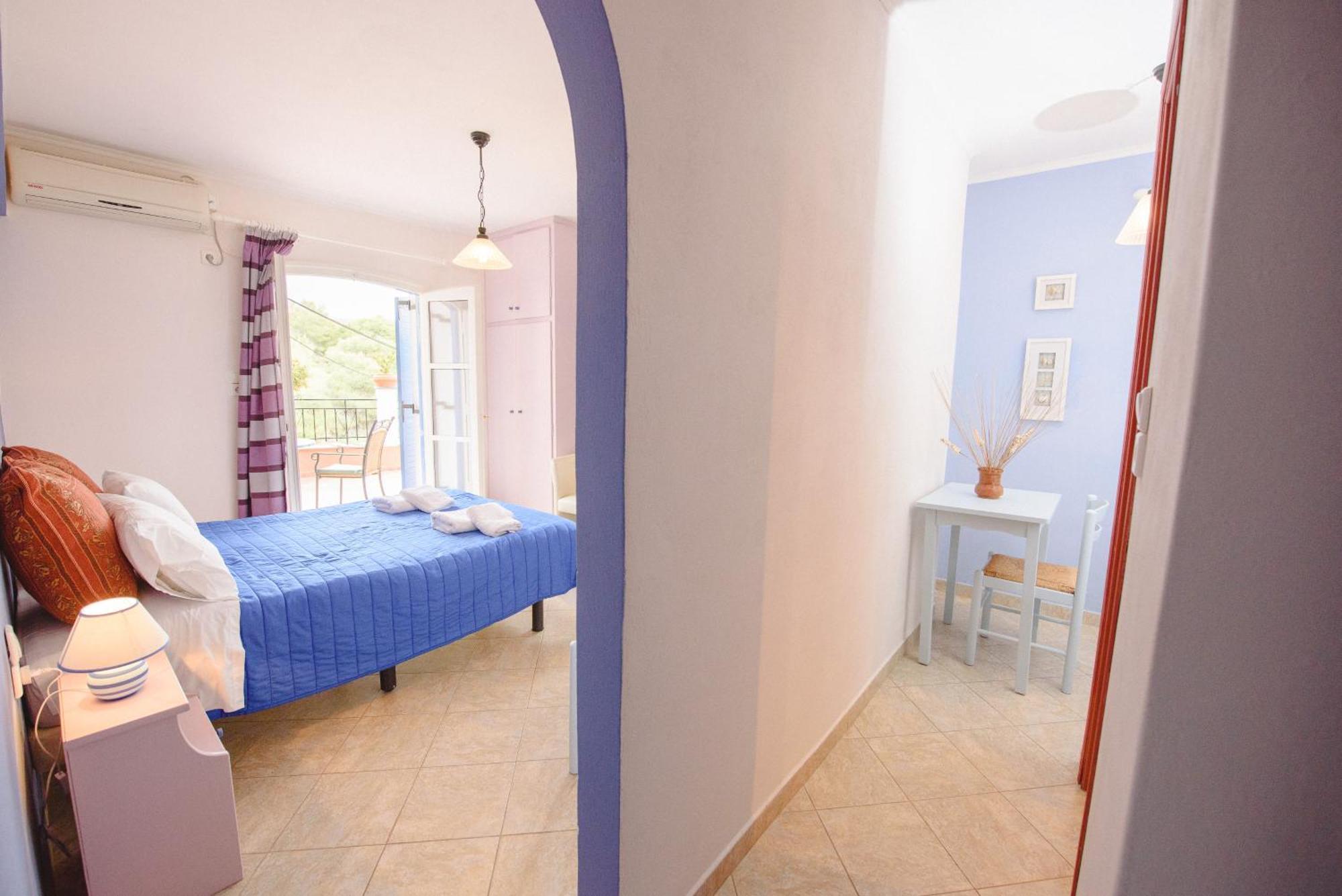 Maria Studios Poros Town Room photo