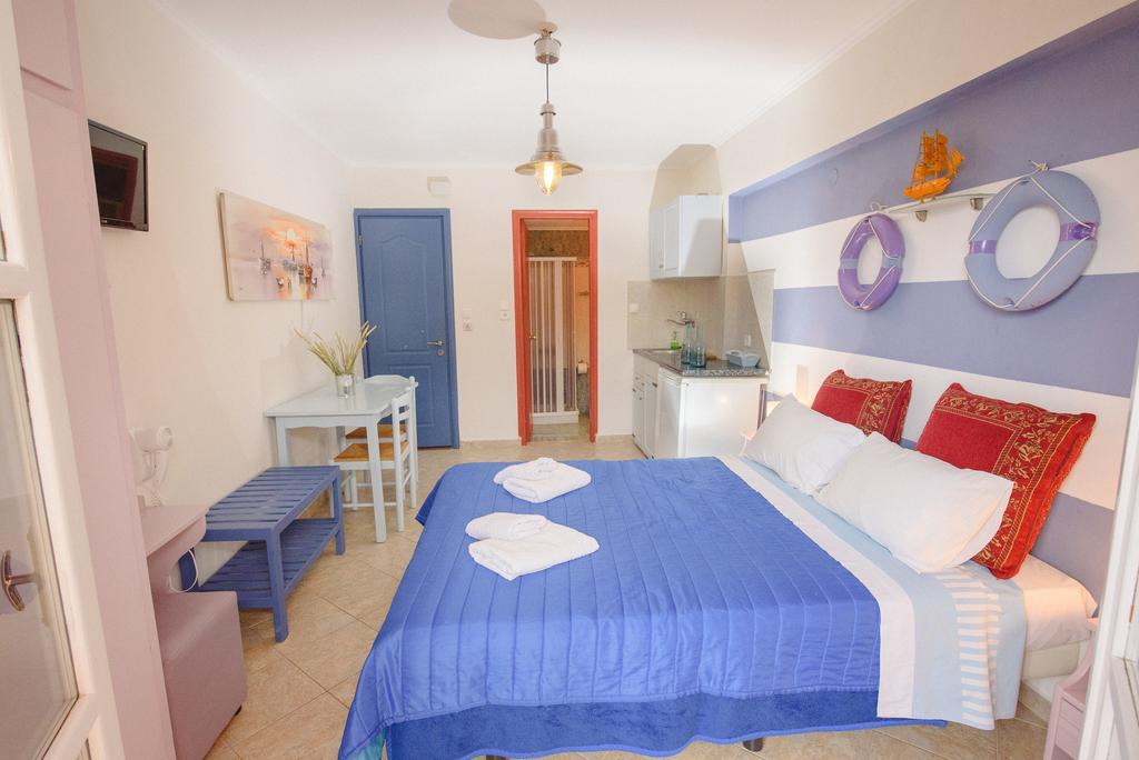 Maria Studios Poros Town Exterior photo